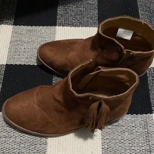 Girl fringe ankle boots